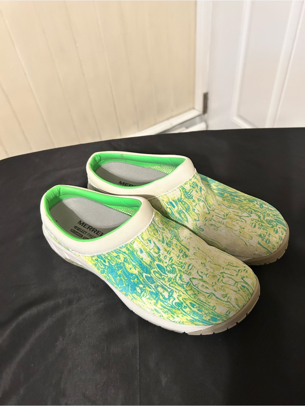 NWOT Merrell Encore Slide Suede Clogs Teal Vellum Abstract/Woman’s Size 9